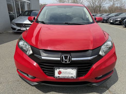Used 2018 Honda HR-V EX image 2