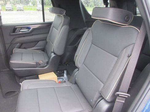 New 2026 GMC Yukon Elevation w/ Elevation Premium Package AWD/4WD image 12