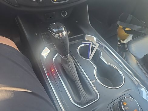 Used 2018 Chevrolet Traverse LT image 17