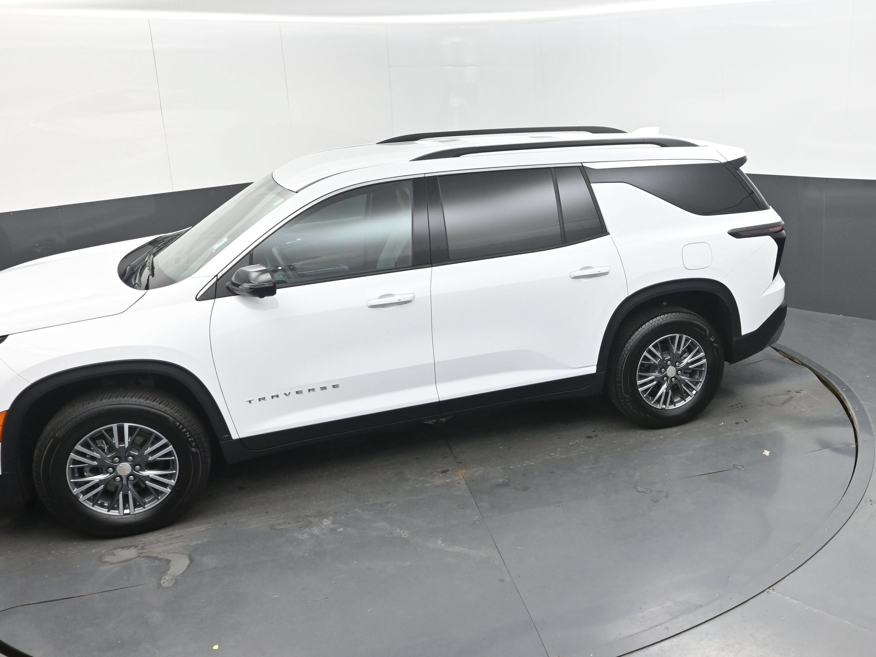 Certified 2026 Chevrolet Traverse LT w/ Driver Confidence Package FWD image 35