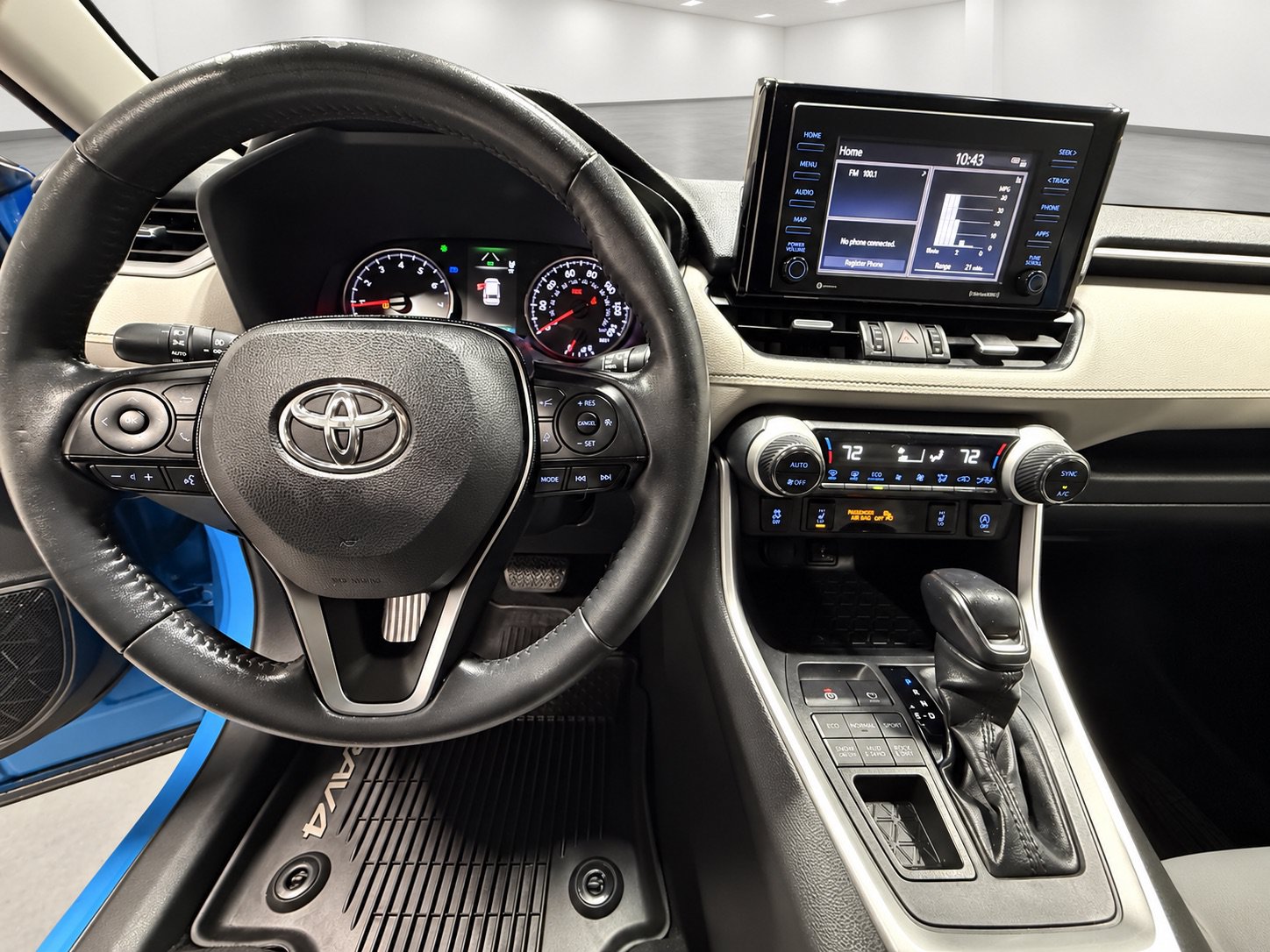 Used 2020 Toyota RAV4 XLE Premium AWD/4WD image 23