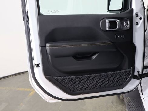 Used 2024 Jeep Wrangler Unlimited Sahara AWD/4WD image 18