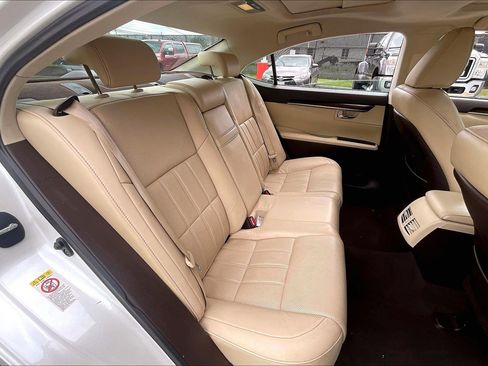 Used 2018 Lexus ES 350 w/ Luxury Package w/Wood Trim FWD image 32