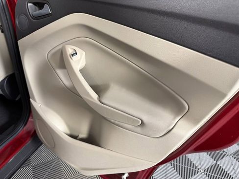 Used 2019 Ford Escape Titanium image 31