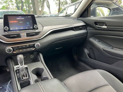 Used 2025 Nissan Altima 2.5 SV image 35