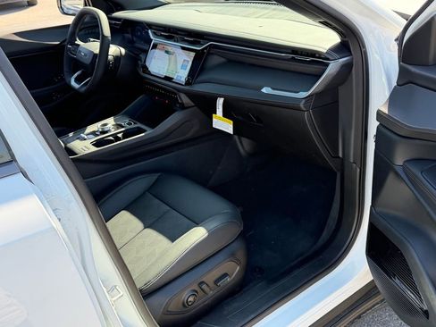 New 2026 Jeep Cherokee Overland image 20