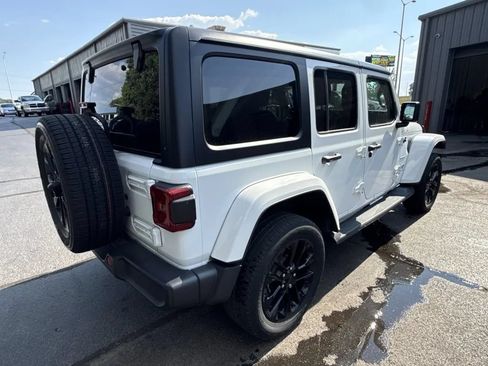 Used 2023 Jeep Wrangler Unlimited Sahara w/ Cold Weather Group AWD/4WD image 4