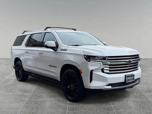 Used 2023 Chevrolet Suburban High Country w/ Premium Package 2 AWD/4WD image 9