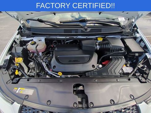 Certified 2025 Chrysler Pacifica Limited image 37