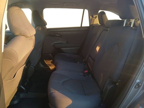 Used 2023 Toyota Highlander L image 15