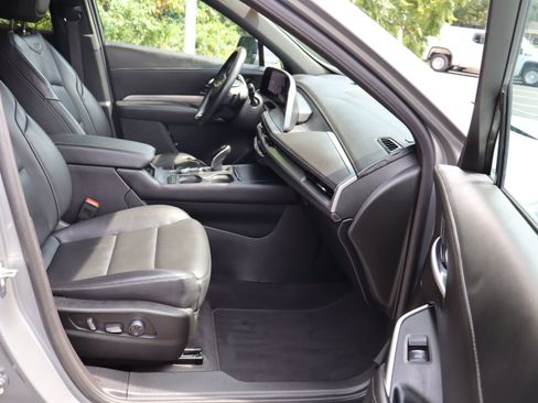 Used 2025 Cadillac XT4 Premium Luxury FWD image 29