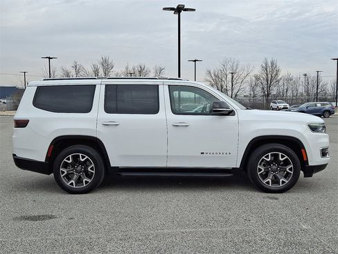 Used 2023 Jeep Wagoneer Series III w/ Preferred Equipment Group image 10