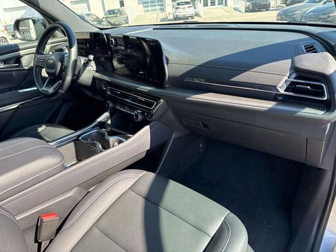 Certified 2025 Chevrolet Traverse LT image 12