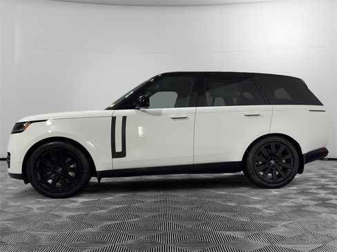 New 2025 Land Rover Range Rover SE image 2