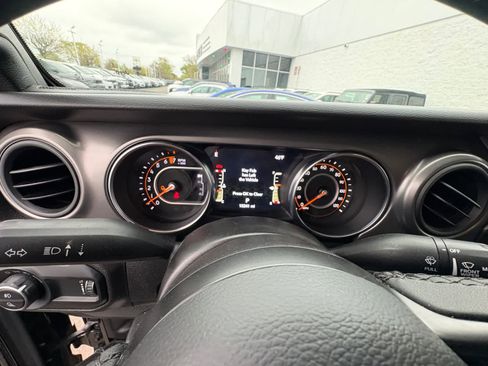 Used 2023 Jeep Gladiator Sport AWD/4WD image 13