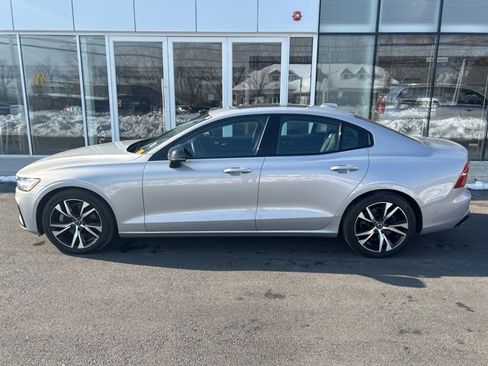 Used 2024 Volvo S60 B5 Plus image 2