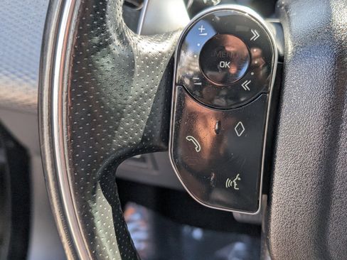 Used 2018 Land Rover Range Rover Velar R-Dynamic SE image 33