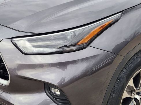 Used 2023 Toyota Highlander XLE AWD/4WD image 8