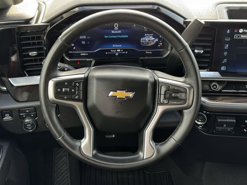 Used 2025 Chevrolet Silverado 2500 LT w/ Convenience Package image 16