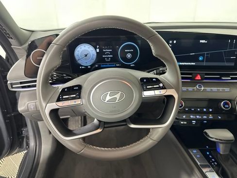 Certified 2025 Hyundai Elantra SEL image 42