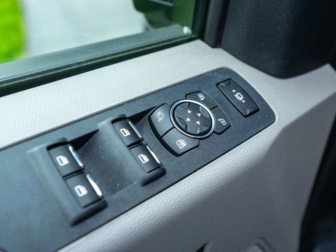 Used 2019 Ford F250 XLT w/ XLT Premium Package AWD/4WD image 16