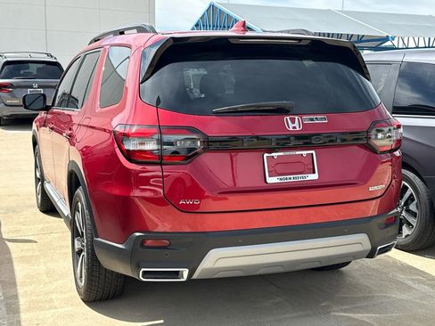 Used 2025 Honda Pilot Touring image 7