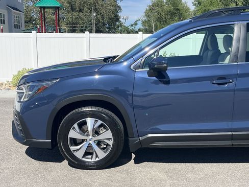 Certified 2023 Subaru Ascent Premium w/ Convenience Package AWD/4WD image 2