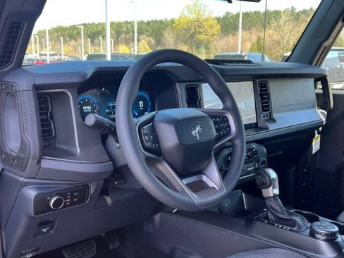 Used 2026 Ford Bronco 2-Door w/ Sasquatch Package AWD/4WD image 3