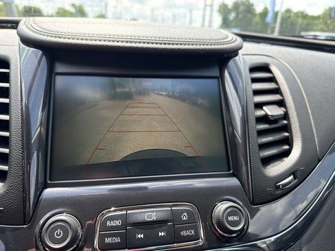 Used 2018 Chevrolet Impala Premier FWD image 17