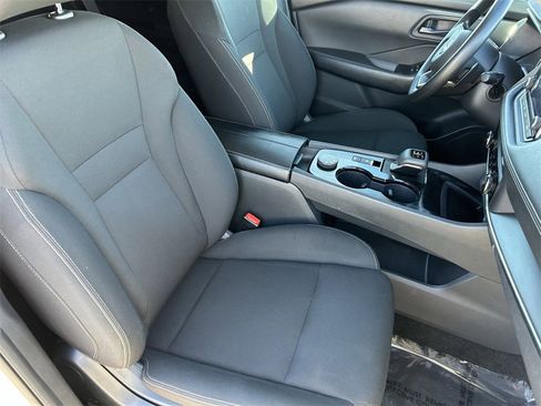 Used 2024 Nissan Rogue S image 10