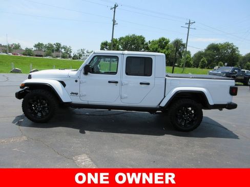 Used 2024 Jeep Gladiator Sport AWD/4WD image 9