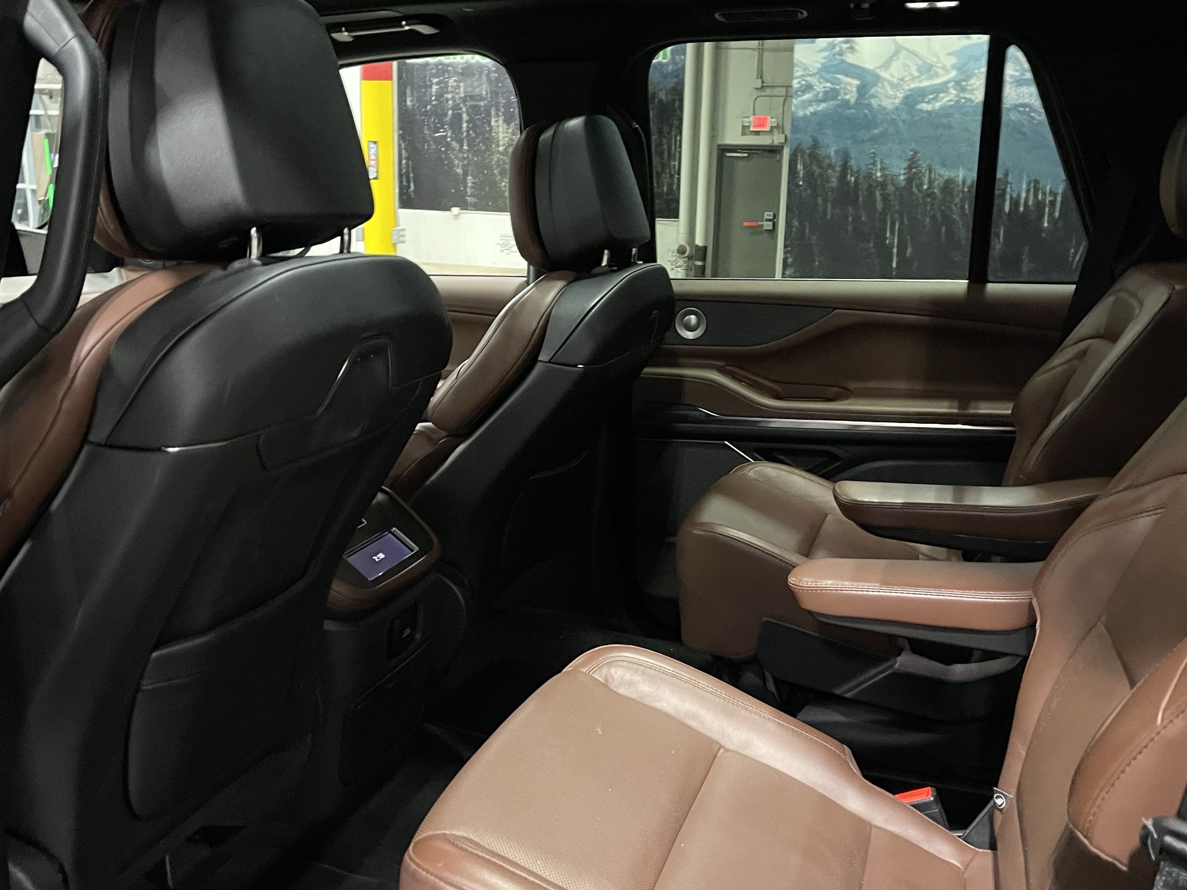 Used 2025 Lincoln Navigator Reserve AWD/4WD image 14