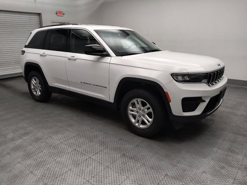 Used 2023 Jeep Grand Cherokee Laredo AWD/4WD image 11