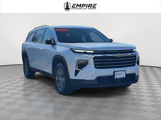 Used 2025 Chevrolet Traverse LT video 1