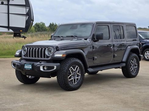 Used 2025 Jeep Wrangler Sahara AWD/4WD image 3