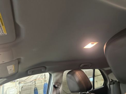 Used 2022 Chevrolet Trax LT w/ Premium Seat Package image 22