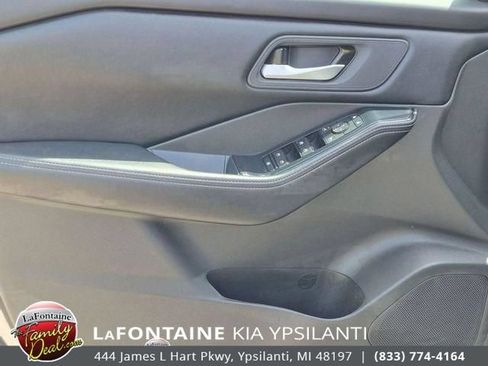Used 2025 Nissan Rogue SV FWD image 14