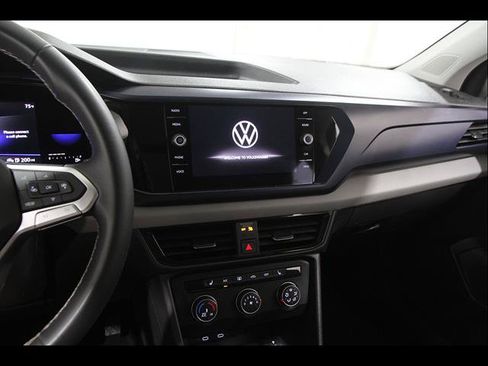 Certified 2022 Volkswagen Taos SE FWD image 9
