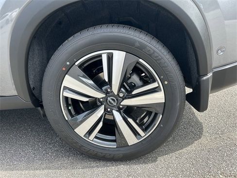 New 2025 Nissan Rogue SL w/ Tech Package image 15