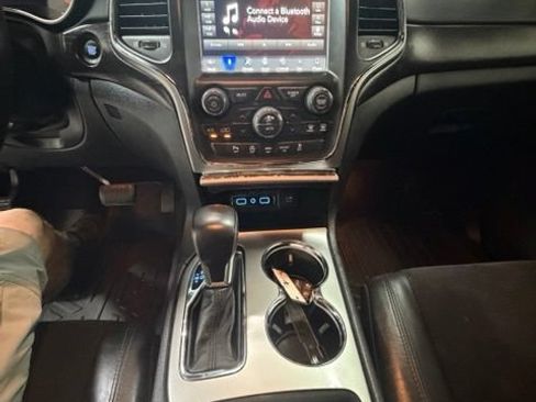 Used 2018 Jeep Grand Cherokee Altitude AWD/4WD image 19