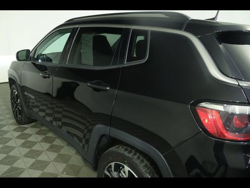 Certified 2022 Jeep Compass Limited w/ Sun and Sound Group AWD/4WD image 19
