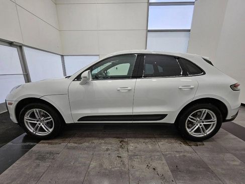 Certified 2025 Porsche Macan image 2