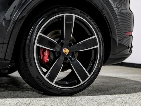 Used 2021 Porsche Cayenne GTS w/ Premium Package AWD/4WD image 72