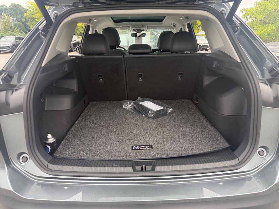 Certified 2026 Volkswagen Tiguan SE w/ Panoramic Sunroof Package AWD/4WD image 15