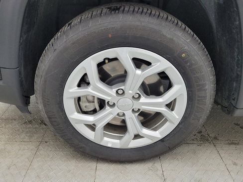 Used 2024 Jeep Compass Latitude AWD/4WD image 31