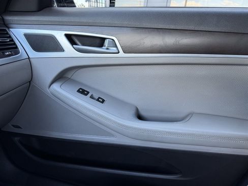 Used 2017 Genesis G80 3.8 w/ Option Group 03 image 35