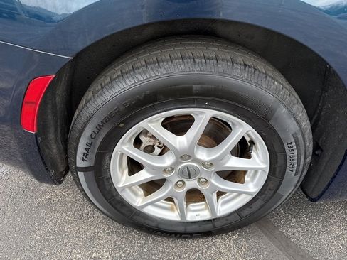 Used 2023 Chrysler Pacifica Touring-L FWD image 28