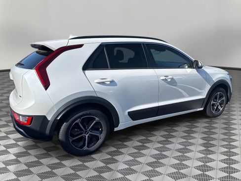 Used 2023 Kia Niro EX image 3