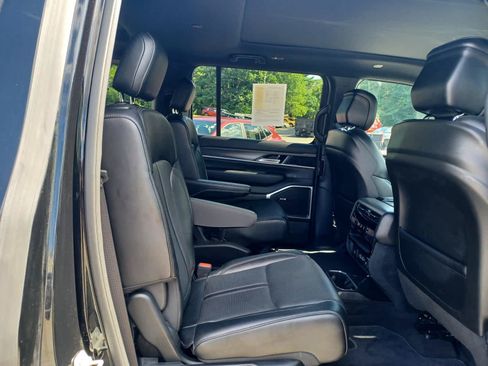 Used 2024 Jeep Wagoneer Series II w/ Premium Group I AWD/4WD image 23