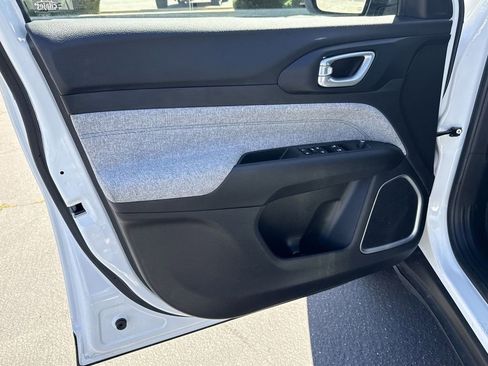 Used 2023 Jeep Compass Latitude image 13